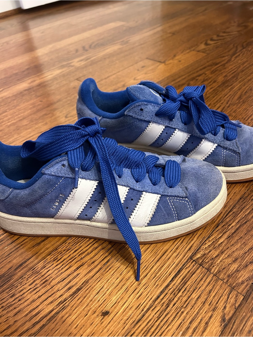 adidas Suede Low-Top Sneakers - Blue & White - Picture 2 of 4